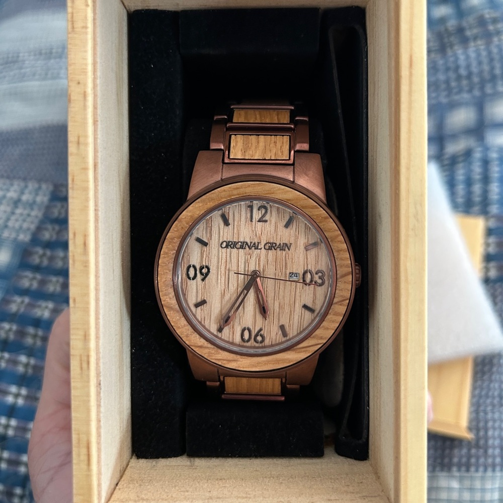 New in box, Original Grain watch. Needs battery.